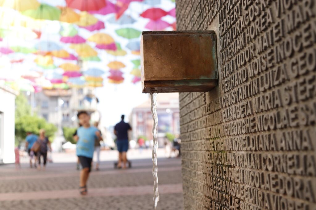public-fountain-7260455_1280